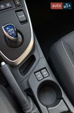 Хэтчбек Toyota Auris 2013 в 