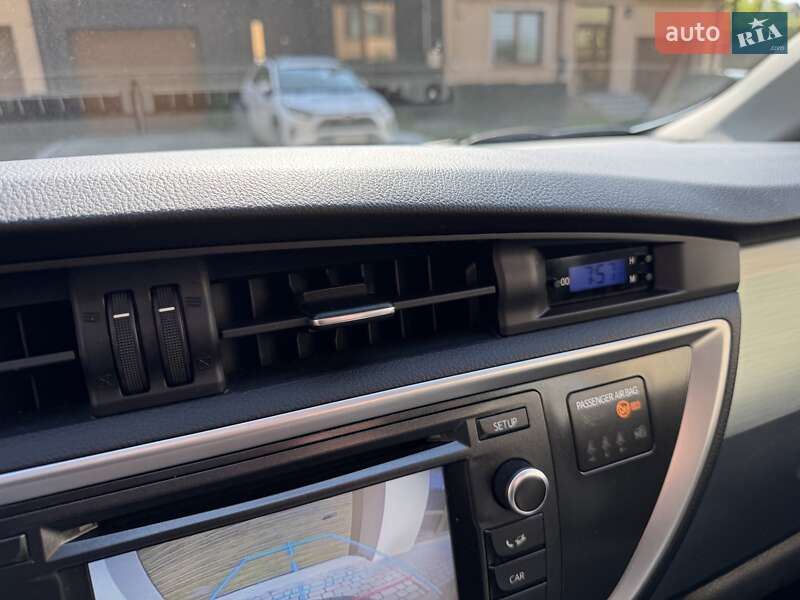 Хэтчбек Toyota Auris 2013 в Хмельницком