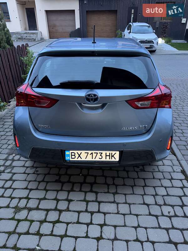 Хэтчбек Toyota Auris 2013 в Хмельницком