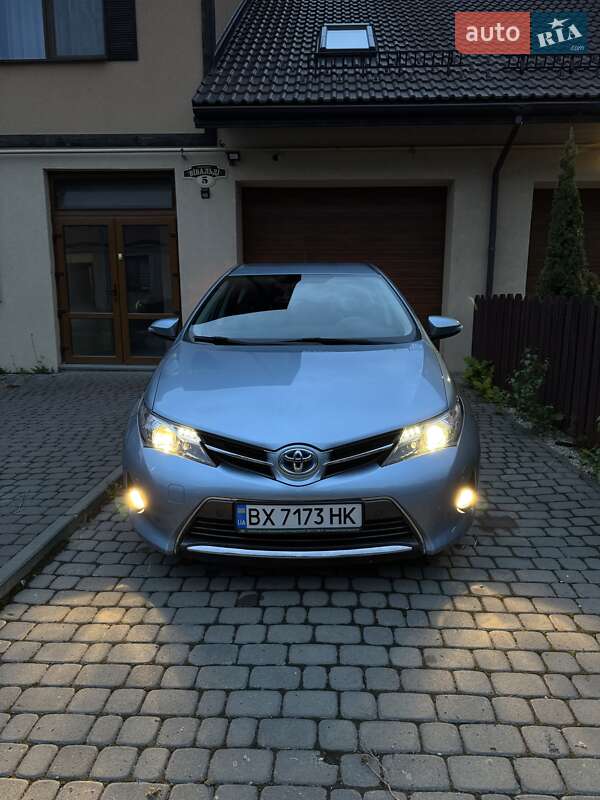 Хэтчбек Toyota Auris 2013 в Хмельницком