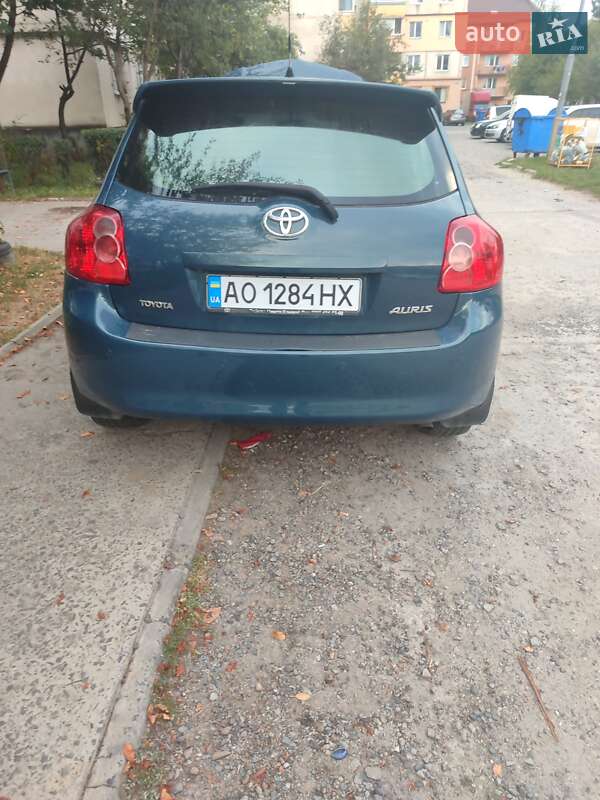 Хэтчбек Toyota Auris 2008 в Мукачево