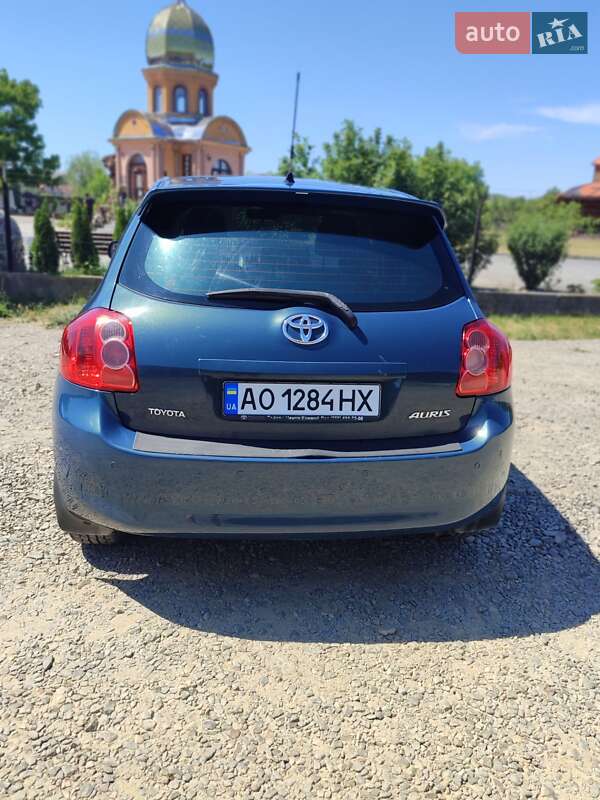 Хэтчбек Toyota Auris 2008 в Мукачево