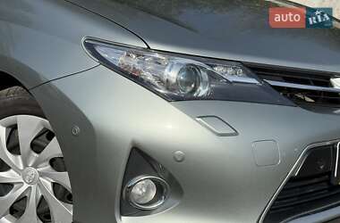 Хэтчбек Toyota Auris 2012 в 