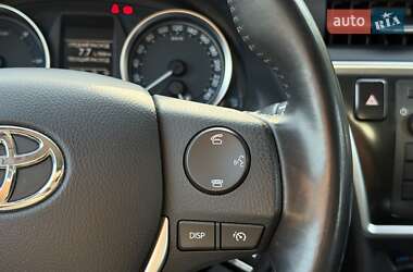 Хэтчбек Toyota Auris 2012 в 