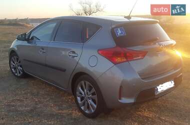 Хэтчбек Toyota Auris 2014 в 