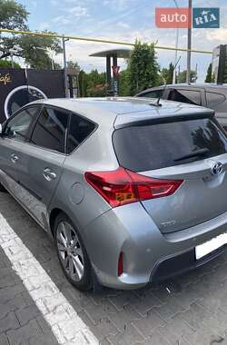 Хэтчбек Toyota Auris 2014 в 