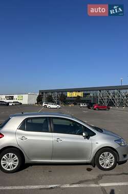 Хэтчбек Toyota Auris 2008 в 