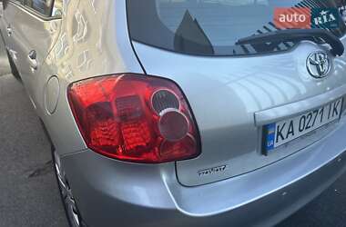 Хэтчбек Toyota Auris 2008 в 