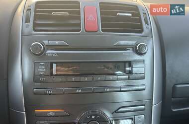 Хэтчбек Toyota Auris 2008 в 