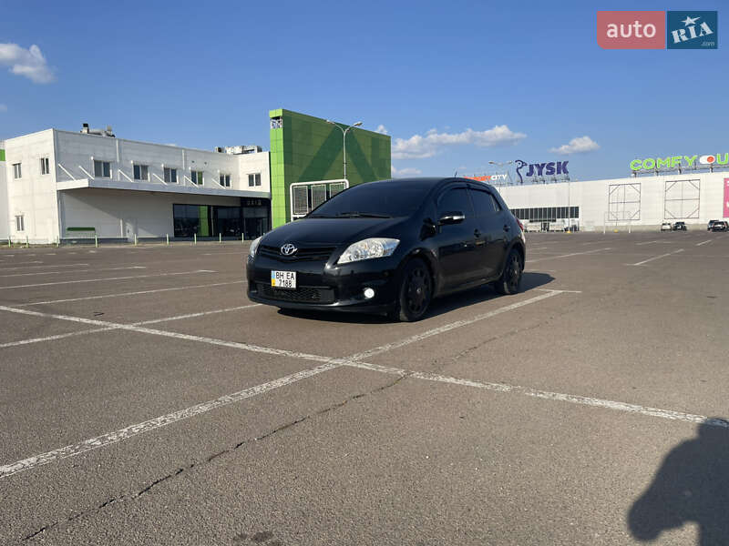 Хэтчбек Toyota Auris 2011 в Одессе