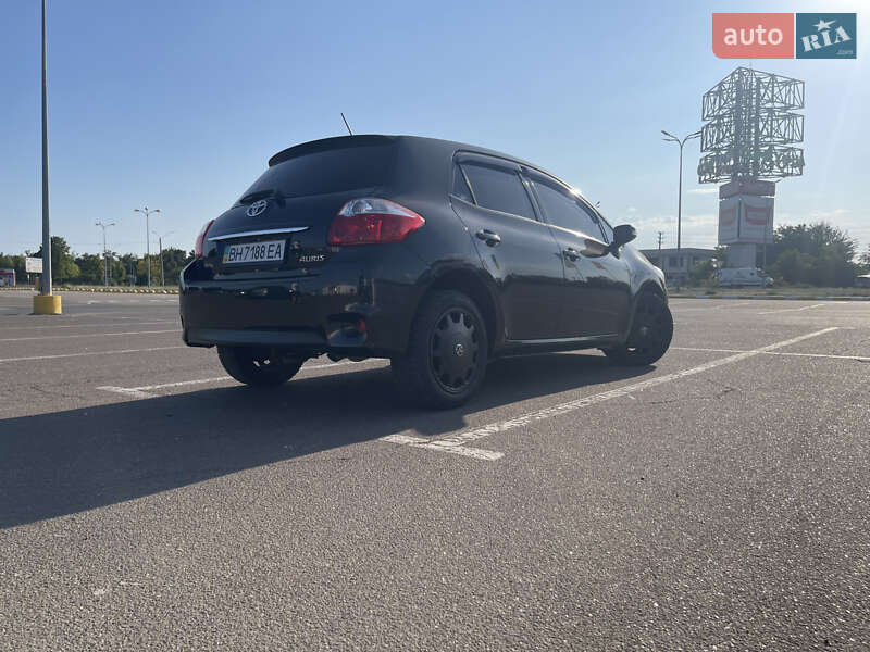 Хэтчбек Toyota Auris 2011 в Одессе