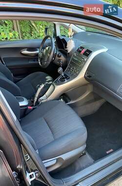 Хэтчбек Toyota Auris 2009 в 