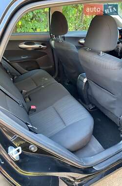 Хэтчбек Toyota Auris 2009 в 