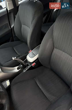Хэтчбек Toyota Auris 2007 в 