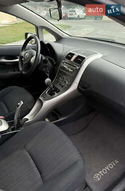 Хэтчбек Toyota Auris 2007 в 