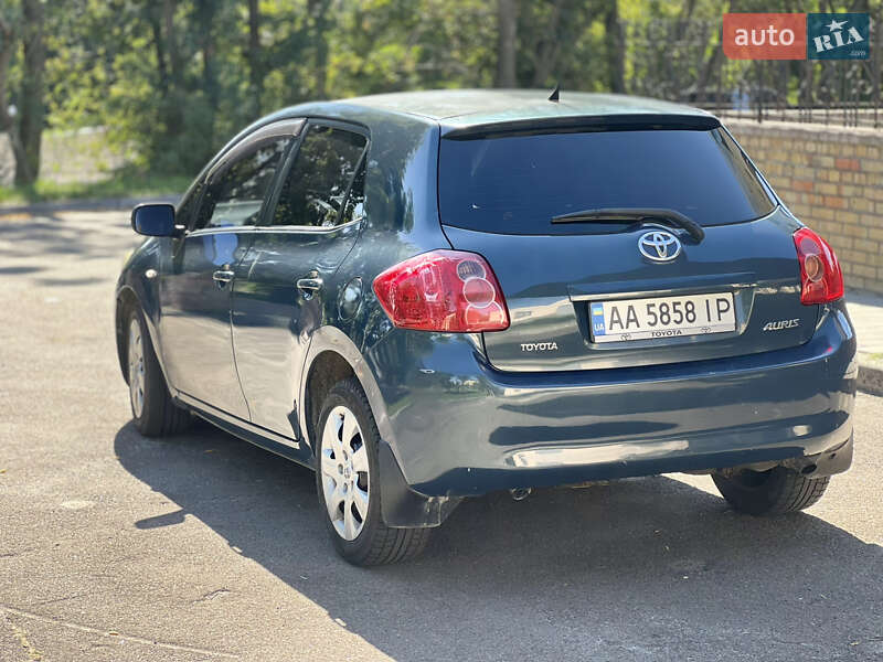 Хэтчбек Toyota Auris 2007 в Киеве