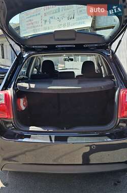 Хэтчбек Toyota Auris 2010 в 