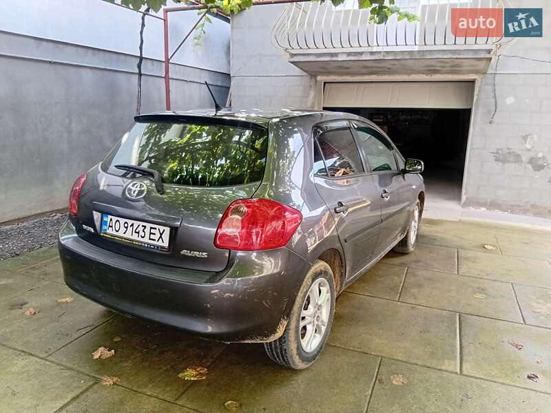 Хетчбек Toyota Auris 2008 в Мукачевому