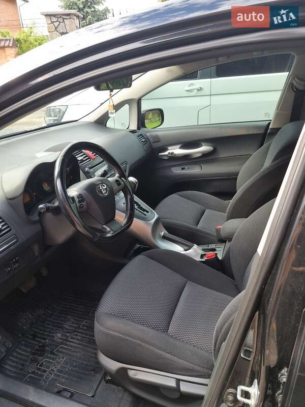 Хэтчбек Toyota Auris 2011 в Виннице