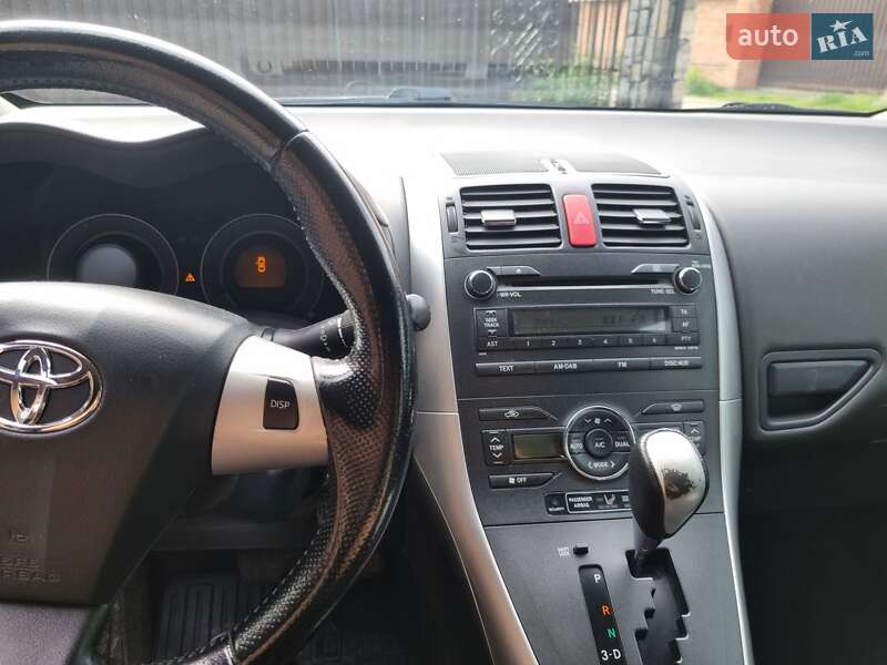 Хэтчбек Toyota Auris 2011 в Виннице
