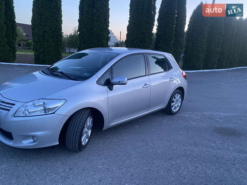 Хэтчбек Toyota Auris 2010 в Киеве