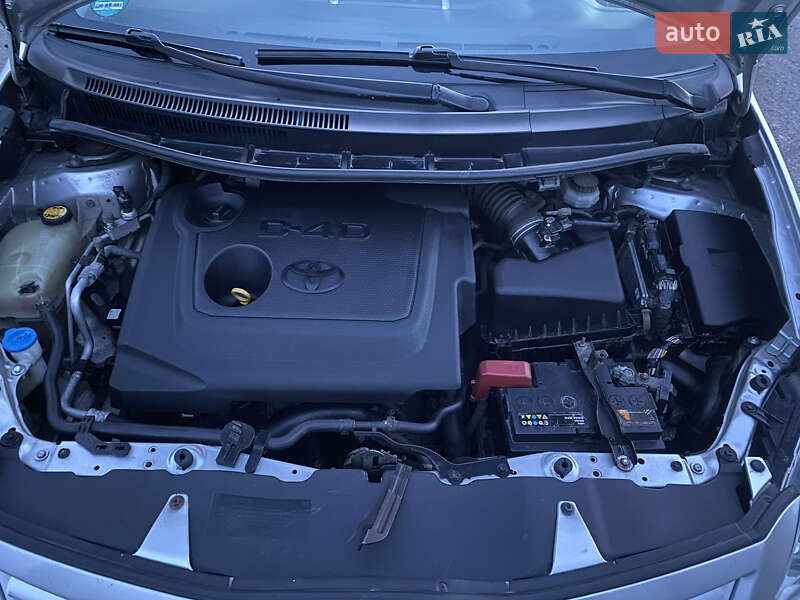 Хэтчбек Toyota Auris 2010 в Киеве