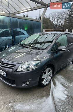 Хэтчбек Toyota Auris 2010 в 