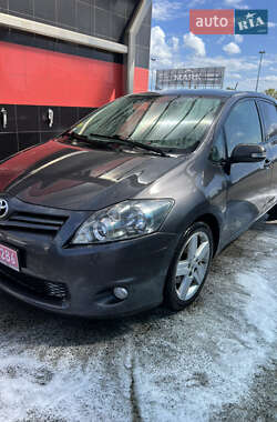 Хэтчбек Toyota Auris 2010 в 