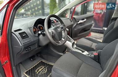 Хэтчбек Toyota Auris 2010 в 