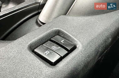 Хэтчбек Toyota Auris 2010 в 