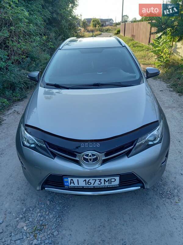 Универсал Toyota Auris 2014 в Обухове