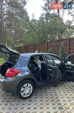 Хэтчбек Toyota Auris 2008 в 
