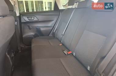 Хэтчбек Toyota Auris 2013 в 