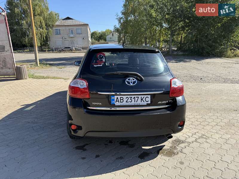 Хетчбек Toyota Auris 2010 в Тростянці