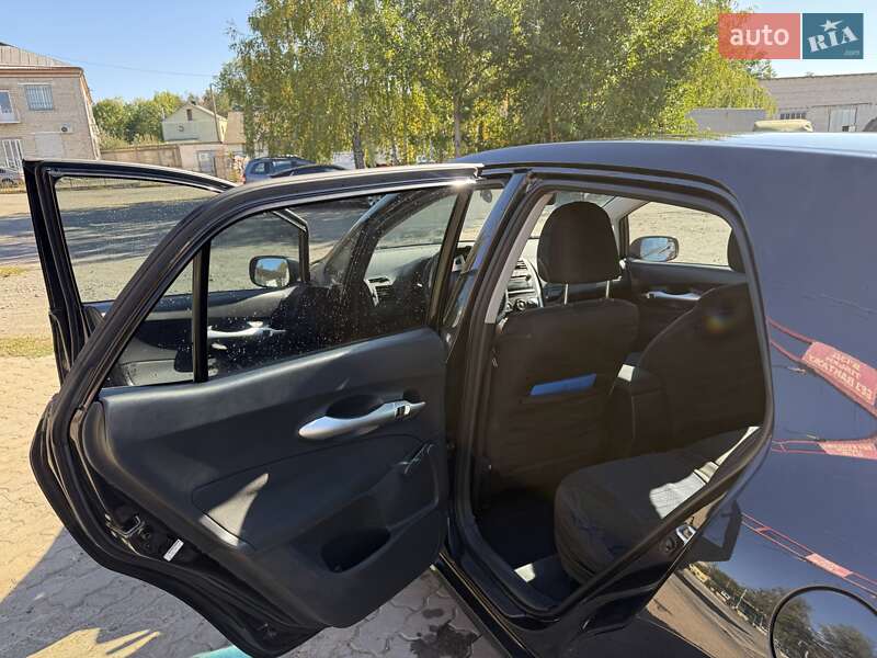 Хетчбек Toyota Auris 2010 в Тростянці