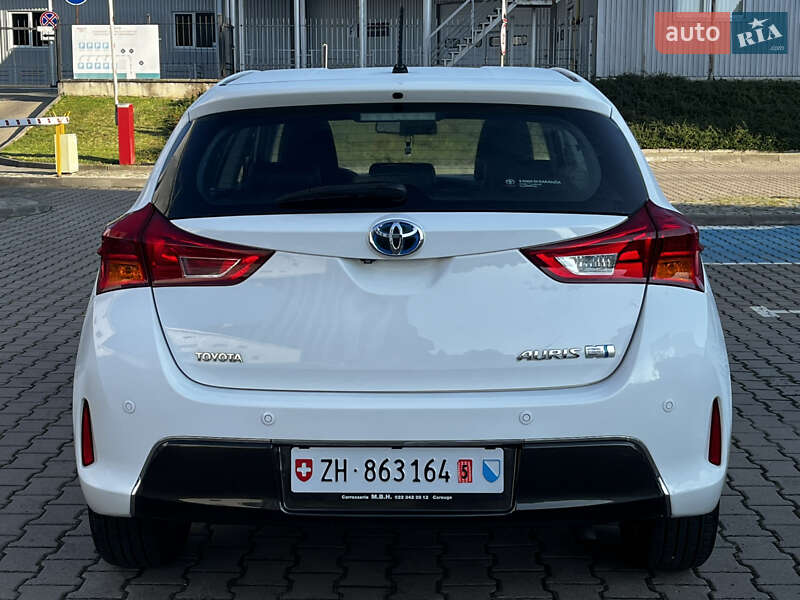 Хэтчбек Toyota Auris 2013 в Луцке
