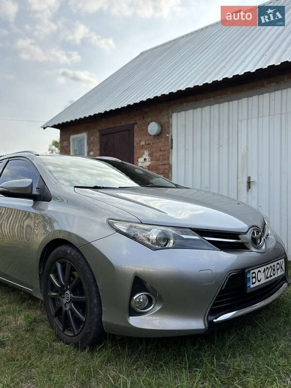 Универсал Toyota Auris 2014 в Новояворовске фото 3 Универсал Toyota Auris 2014 в Новояворовске