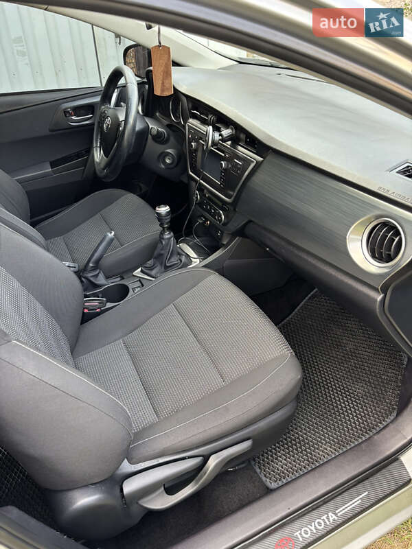 Универсал Toyota Auris 2014 в Новояворовске фото 20 Универсал Toyota Auris 2014 в Новояворовске