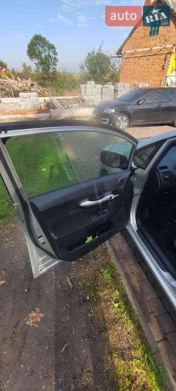 Хэтчбек Toyota Auris 2007 в Городке фото 9 Хэтчбек Toyota Auris 2007 в Городке