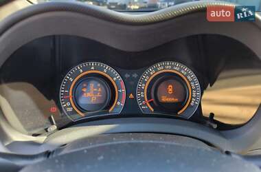 Хэтчбек Toyota Auris 2011 в 