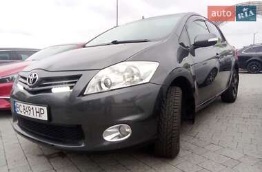 Хэтчбек Toyota Auris 2011 в Львове