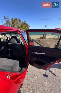 Хэтчбек Toyota Auris 2010 в 