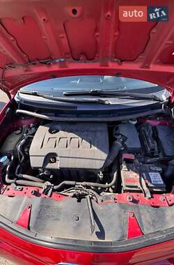 Хэтчбек Toyota Auris 2010 в 