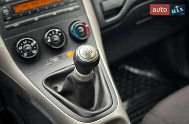 Хэтчбек Toyota Auris 2008 в 