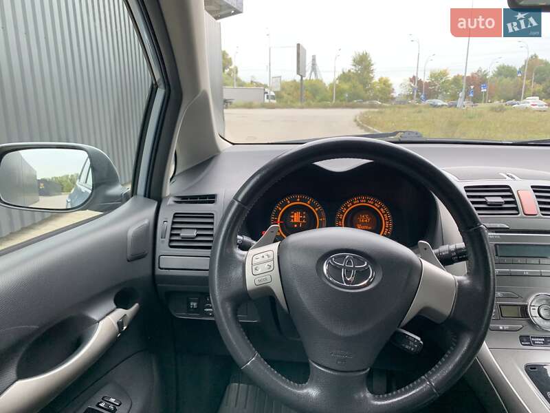 Хэтчбек Toyota Auris 2007 в Киеве