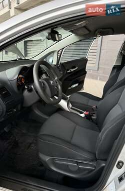 Хэтчбек Toyota Auris 2011 в 
