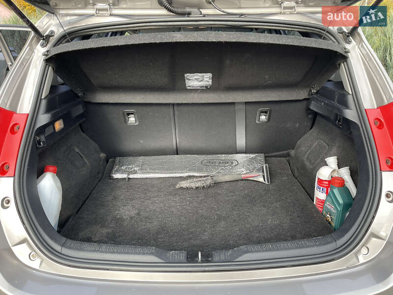 Хэтчбек Toyota Auris 2013 в Полтаве