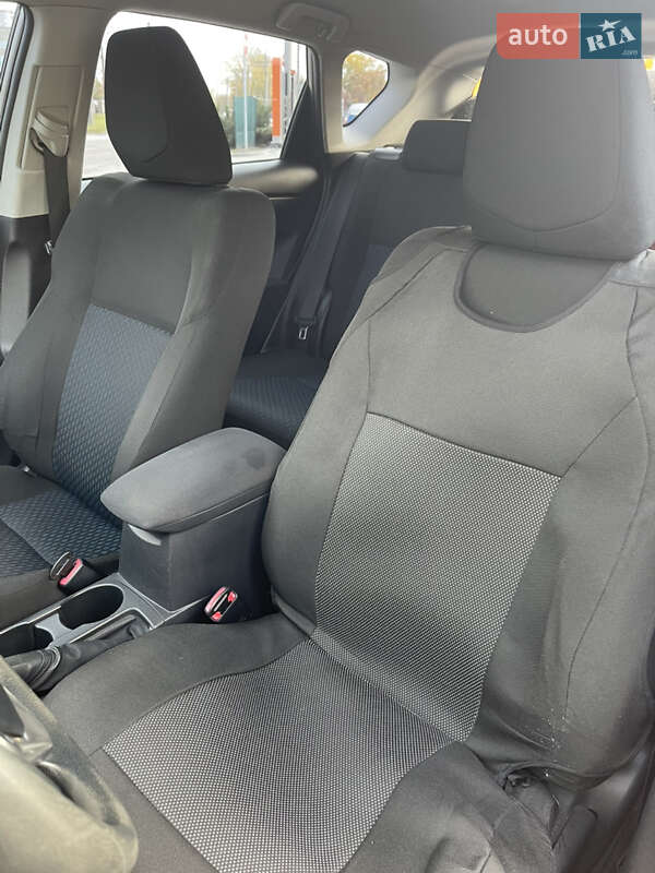 Хэтчбек Toyota Auris 2013 в Полтаве