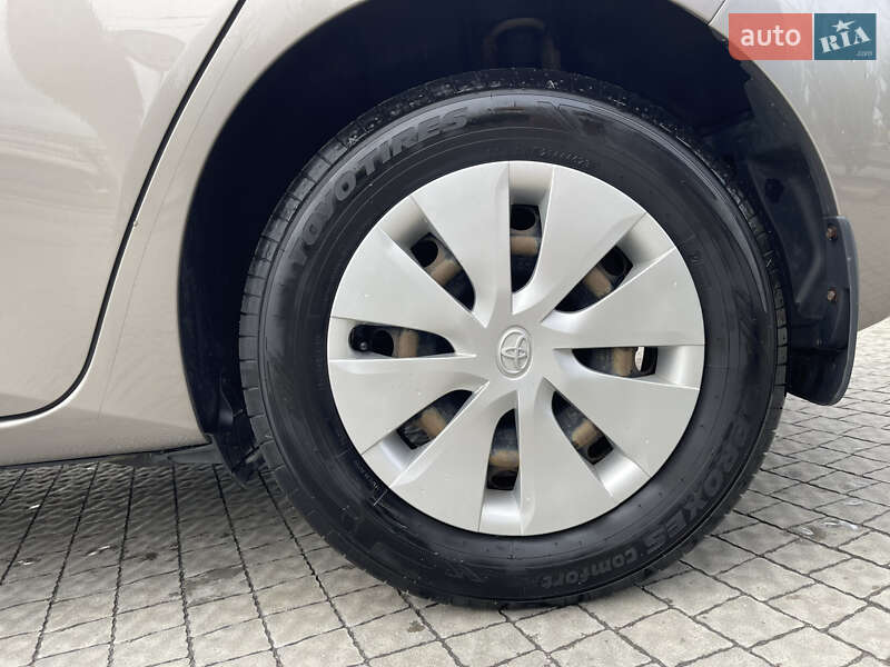Хэтчбек Toyota Auris 2013 в Полтаве