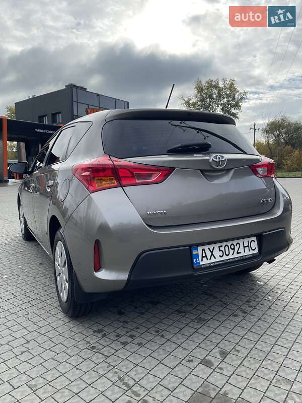 Хэтчбек Toyota Auris 2013 в Полтаве